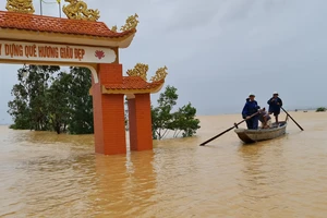 Rốn lũ Tân Ninh ngập nặng