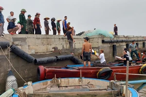 Ngư dân vào bờ an toàn