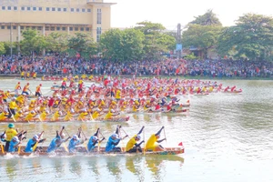 Quảng Bình: Rộn ràng đua thuyền mừng Tết Độc lập trên quê hương Đại tướng Võ Nguyên Giáp