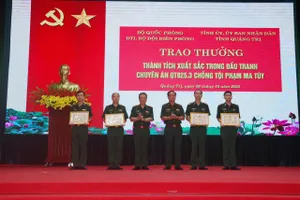 Khen thưởng Bộ đội Biên phòng Quảng Trị phá đường dây vận chuyển 500kg ma túy xuyên biên giới