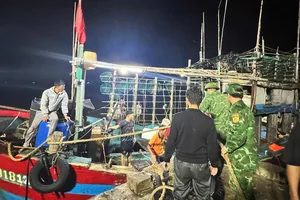 Quảng Trị: Cứu sống 7 ngư dân bị chìm tàu cá 