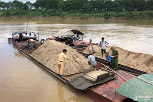 Vĩnh Long: Khai thác cát trái phép bị phạt hơn 1,5 tỷ đồng