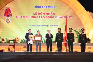 Trà Vinh đón nhận Huân chương Lao động hạng Nhất