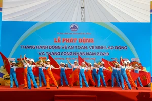 Toàn cảnh lễ phát động Tháng hành động về an toàn, vệ sinh lao động và Tháng công nhân năm 2023. Ảnh: PHẠM NGA