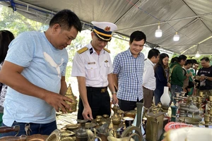 "Chợ phiên đồ xưa Đà Thành" được xem là cuộc du ngoạn về quá khứ để du khách cảm nhận vẻ đẹp của các di sản văn hóa dưới nước