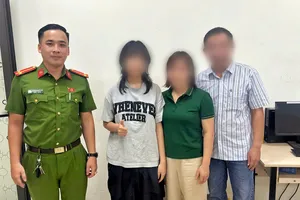 Em B. được lực lượng Công an phường Hòa Khánh giải cứu thành công. Ảnh: CACC