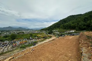 Hàng ngàn ngôi mộ tại Nghĩa trang Hòa Sơn đang đối mặt với nguy cơ sạt lở