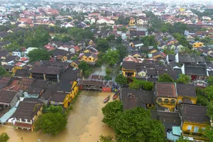 Phố cổ Hội An chìm trong biển nước
