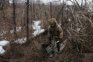 在烏克蘭東南部的頓涅茨克地區，一名烏克蘭士兵正在巡邏。