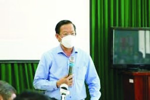 市人委會主席潘文邁在會上發表指導意見。