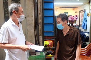 　　第一郡舊伍倫坊第三街坊區黨委經常與民眾交流，以從中掌握、跟進 區域內的秩序治安情況。