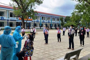 校方對學生加強檢測以確保安全。