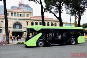 首條補貼電動巴士線９日投入運營