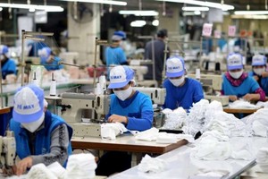 本市工業生產逐步恢復增長。