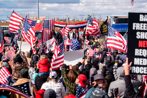 美卡車司機加州集會欲“直通華盛頓”。圖源：互聯網