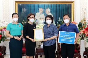 向貧困確診者贈送藥品