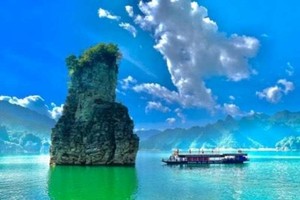 深藏在娜瀚湖周邊和山洞還保留著許多古跡。