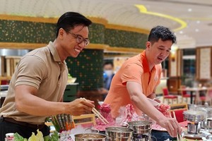 溫莎Café Central自助火鍋吸引年輕食客。