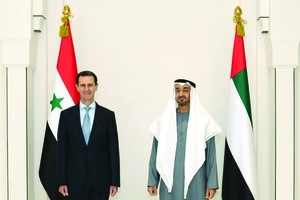 敘總統巴沙爾‧阿薩德（左）在阿布扎比晤阿聯酋王儲內哈延。