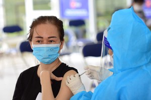 民眾在舊邑郡接種新冠疫苗。