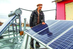 阿富汗一家醫療中心正在使用可再生能源，減少對導致氣候變化的化石燃料的依賴。