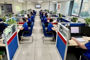 EVNHCMC客戶服務中心人員經常檢查客戶的反映。