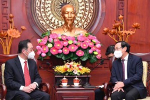 市委書記接見中國駐本市總領事