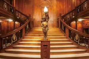 電影結尾傑克露絲幻想中舉行結婚典禮的旋轉樓梯。（資料圖）圖源：互聯網