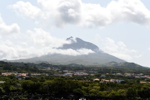 葡萄牙一座火山島11天來發生2萬多次小地震。