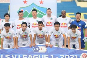 黃英嘉萊足球俱樂部球員合影。