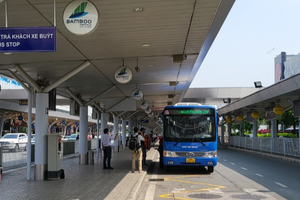 機場巴士站設於國內航站樓
