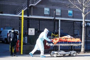 去年，因新冠相關原因死亡的美國人總數超過46萬。