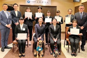 流浪犬出席入職儀式。