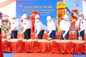 市人委會副主席楊英德出席動工儀式。