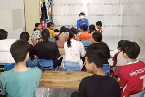 王建原在同奈省的一個學習班。