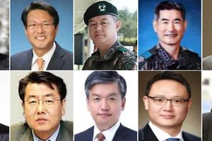 第一排左起金聖翰、金泰孝、申仁浩（音譯）、金龍顯、李珍福，第二排左起姜升圭、崔英範、崔相穆、安祥薰、姜仁仙。 【圖片：韓聯社】