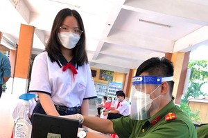 學校審核學生公民身份證簽發事宜