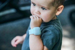 監察器可供幼兒穿戴。