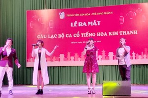 金聲曲藝俱樂部的成員演唱華語歌曲 節目。