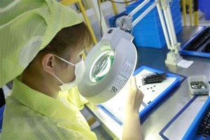 位於永福省平川工業區的Youngbag公司生產電子零件一瞥。