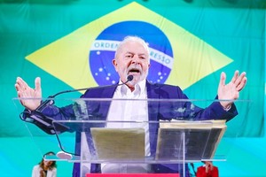 巴西前總統盧拉正式宣佈參加 二○二二年總統大選。