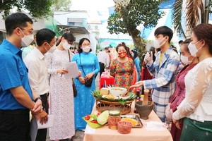 在第三郡老撾大學生宿舍舉辦的飲食交流活動。
