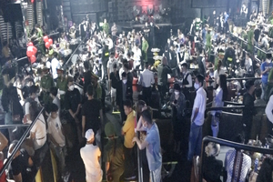 公安檢查第三郡Ferso酒吧，發現有91人對毒品呈陽性反應。