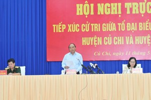 國家主席阮春福與本市選民接觸