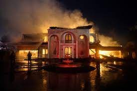 過火面積約200英畝，至少20座住宅被燒毀，房屋損失達數百萬美元。