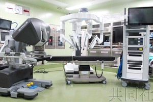 手術輔助機器人“達芬奇”。