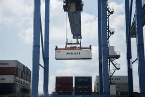 經守德市桔萊港出口的貨物。