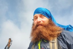 馬歇爾完成徒步之旅。