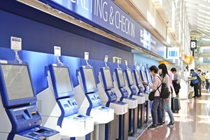 全日空的自動值機設備。