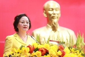 內務部部長、政府行政革新指委會常務副主任范氏清茶。